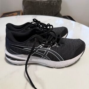 Asics Kid’s Shoes - Black and White